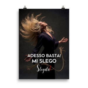 Poster slegata di una donna con i capelli al vento