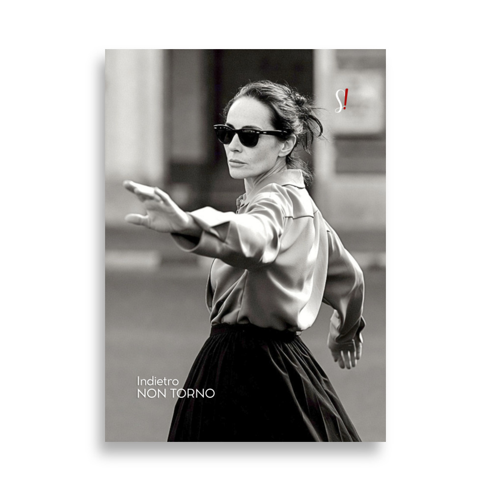 Poster "Indietro non torno" (V3) - Ancore Slegata! 1 fotografia di donna con occhiali da sole che si volta alzando un braccio per dire di non seguirla