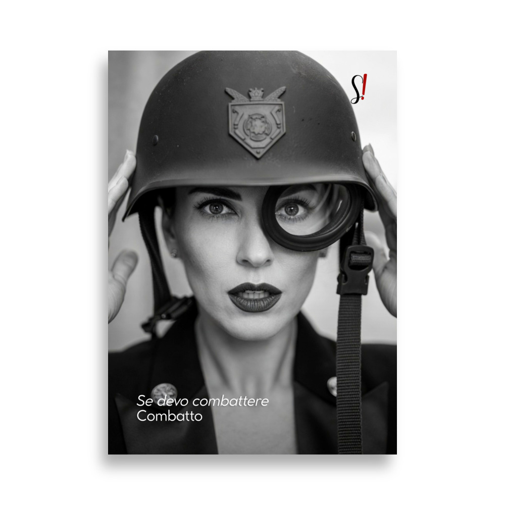 Poster “Se devo combattere combatto “(V2) - Ancore Slegata! 1 donna con elmetto e occhiale fotografia ironica