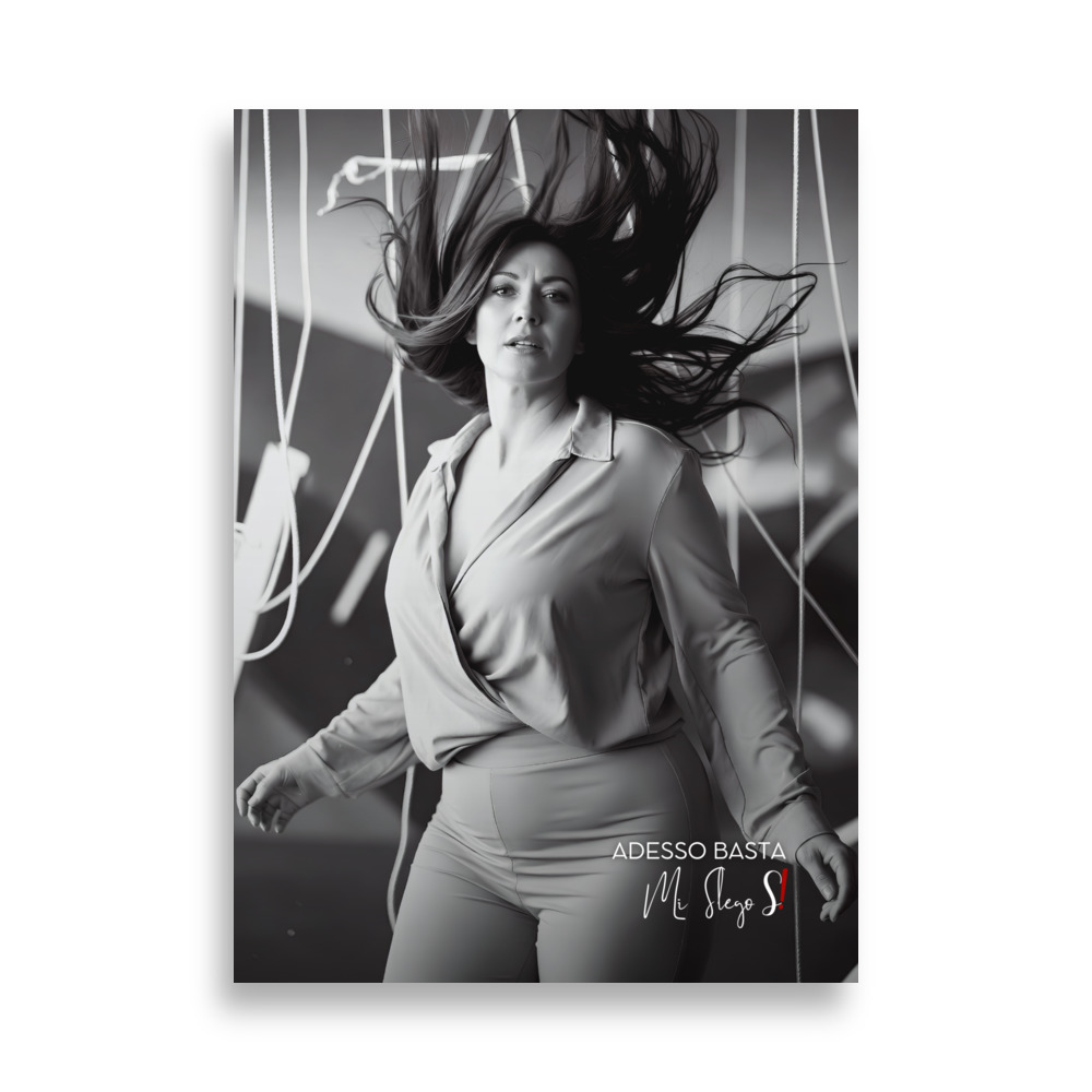 Poster “Adesso basta! Mi slego” (V3) - Ancore Slegata! 1 Donna in movimento con capelli fluttuanti tra le corde da cui si è slegata.
