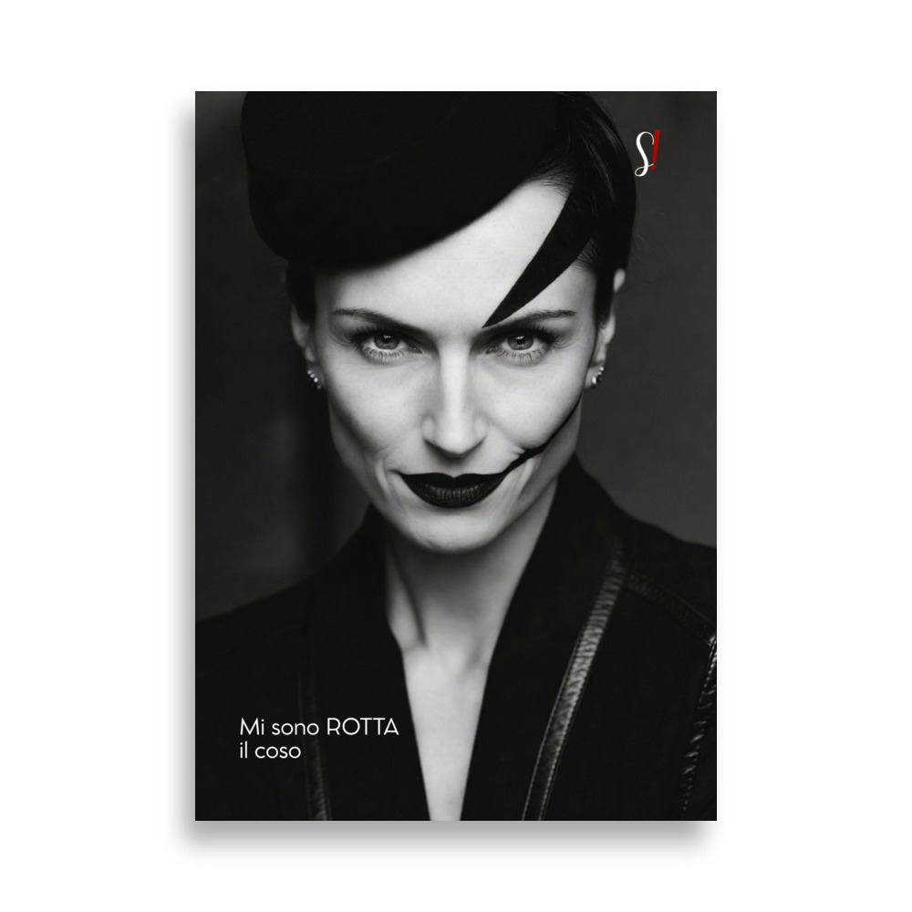 Poster «Mi sono rotta il coso» · V2 — Sorriso a tratto nero 1 Donna con cappello nero e trucco che allunga il sorriso, poster «Mi sono rotta il coso» di Slegata!