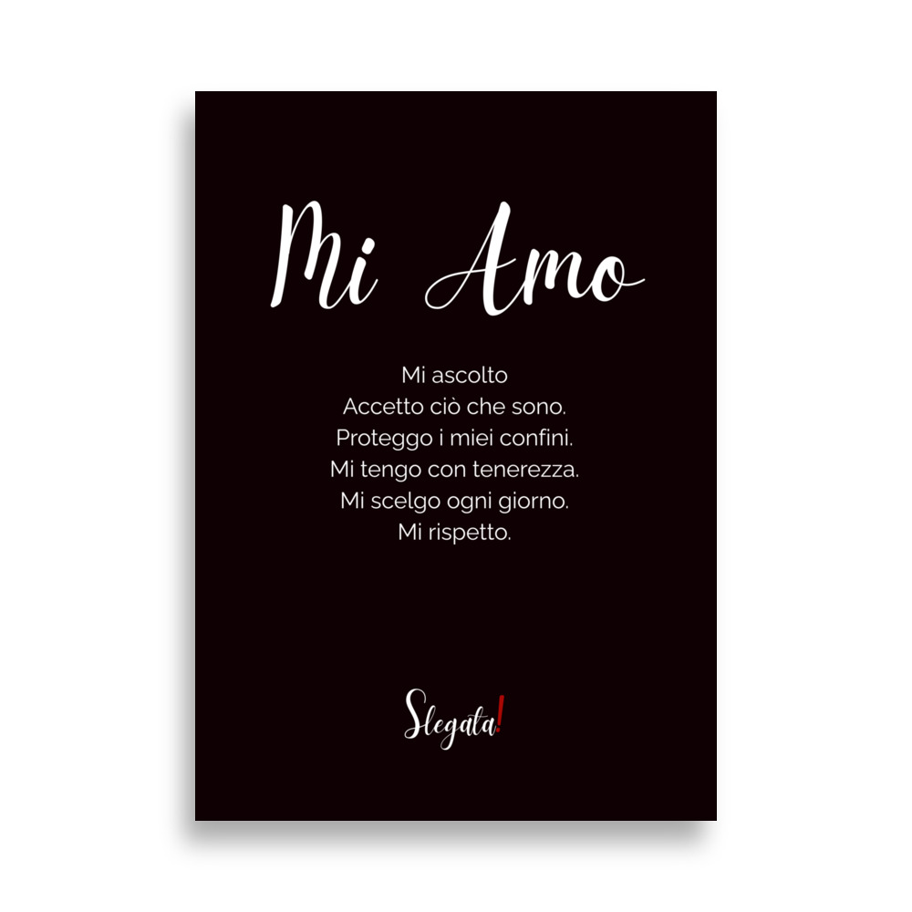 Poster «Mi amo» di Slegata!, scritta bianca in corsivo e sei frasi su fondo nero, formato 50×70