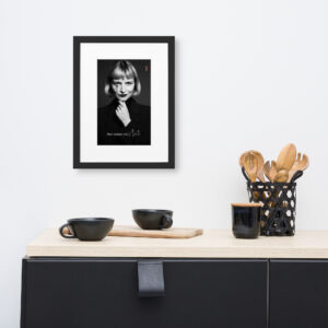 Poster «Non spiego più niente» V6 di Slegata! con cornice nera e passe-partout, formato 30×40, appeso in una cucina